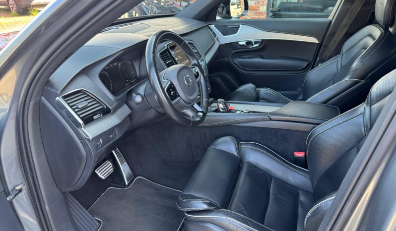 
								VOLVO XC90 pilns									