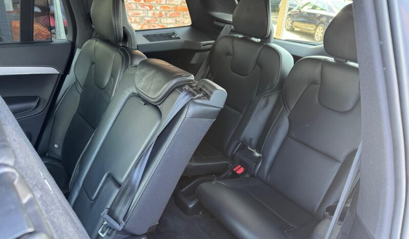 
								VOLVO XC90 pilns									