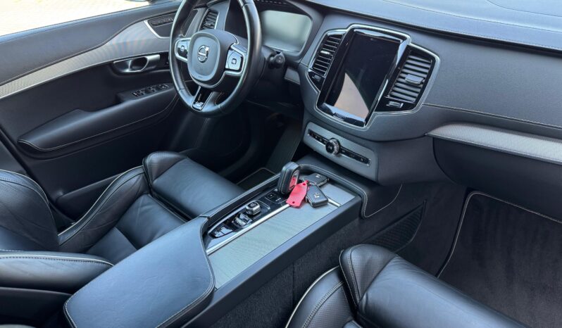 
								VOLVO XC90 pilns									