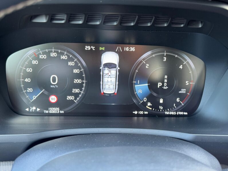 
								VOLVO XC90 pilns									