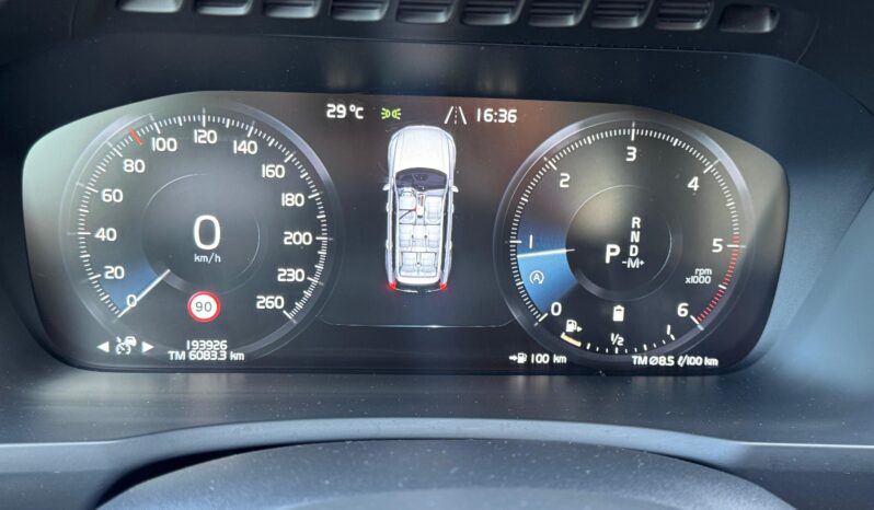 
								VOLVO XC90 pilns									