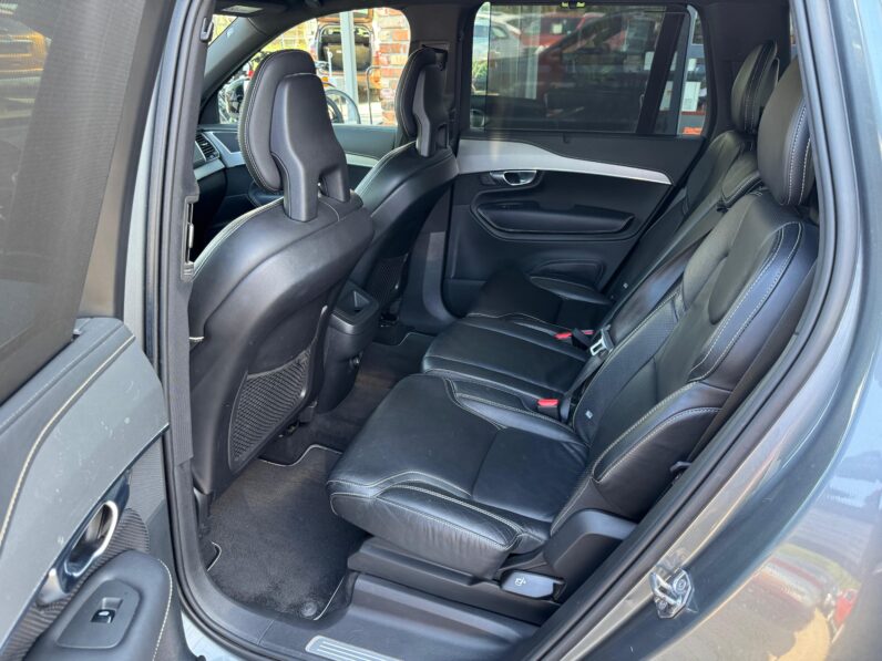 
								VOLVO XC90 pilns									