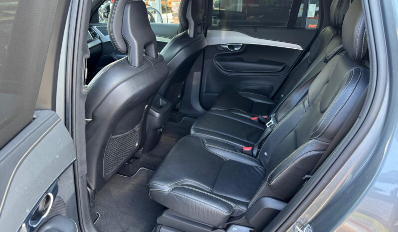 
								VOLVO XC90 pilns									