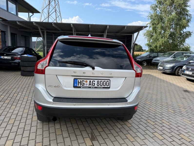 
								VOLVO XC60 pilns									