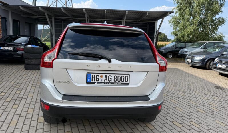
								VOLVO XC60 pilns									