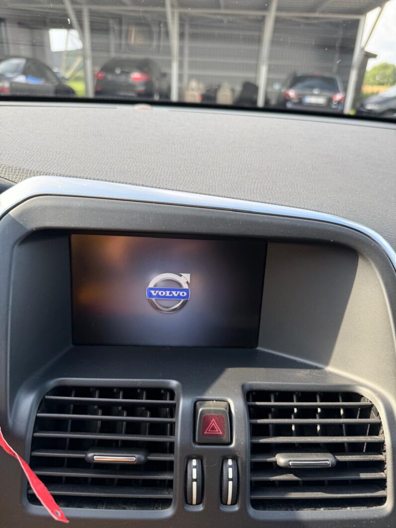 
								VOLVO XC60 pilns									