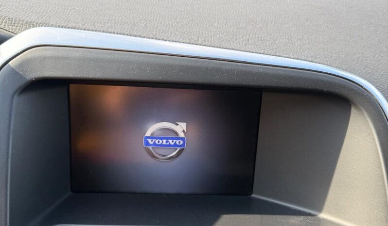 
								VOLVO XC60 pilns									
