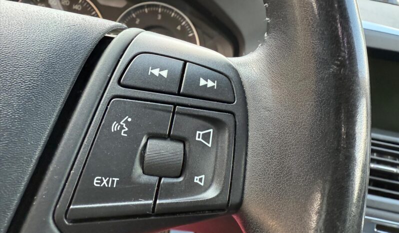 
								VOLVO XC60 pilns									