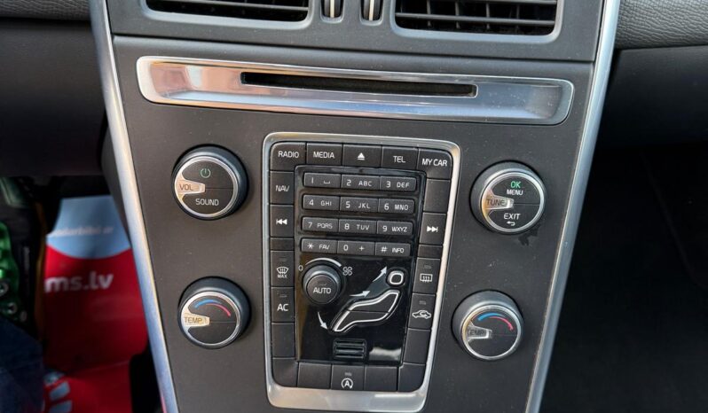 
								VOLVO XC60 pilns									