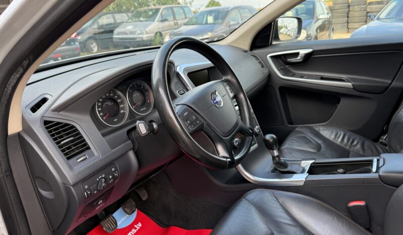 
								VOLVO XC60 pilns									