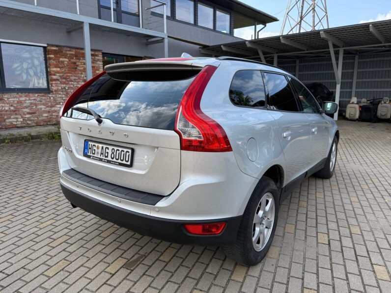 
								VOLVO XC60 pilns									