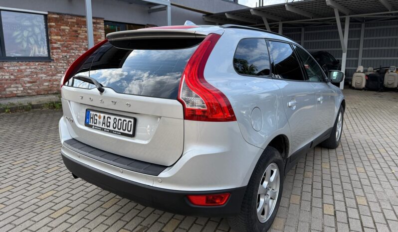 
								VOLVO XC60 pilns									