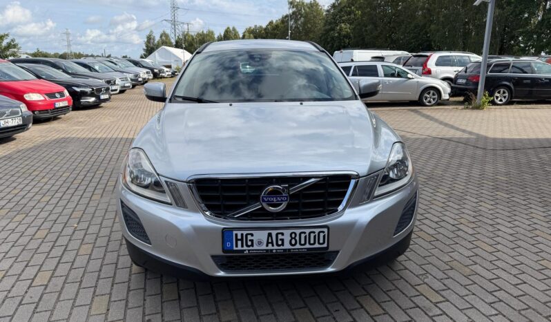 
								VOLVO XC60 pilns									