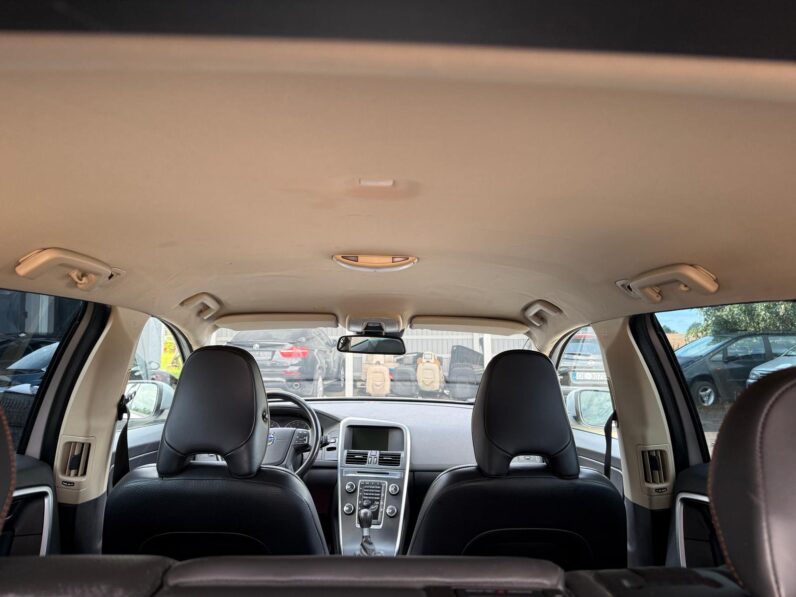 
								VOLVO XC60 pilns									