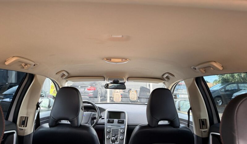
								VOLVO XC60 pilns									