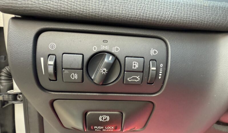 
								VOLVO XC60 pilns									