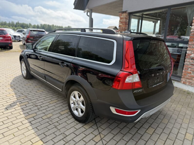 
								VOLVO XC70 pilns									