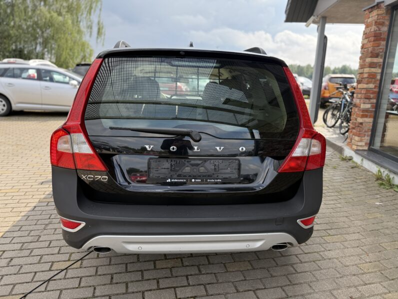 
								VOLVO XC70 pilns									