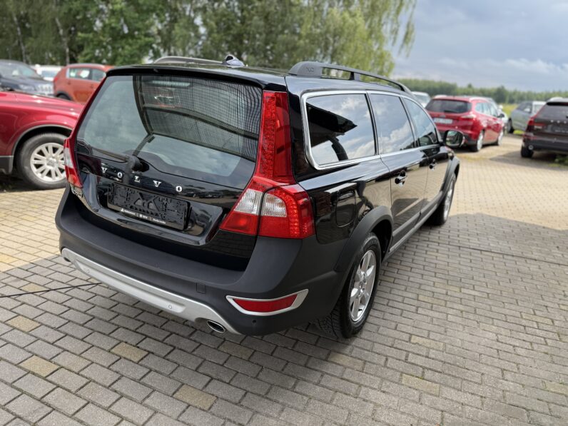 
								VOLVO XC70 pilns									