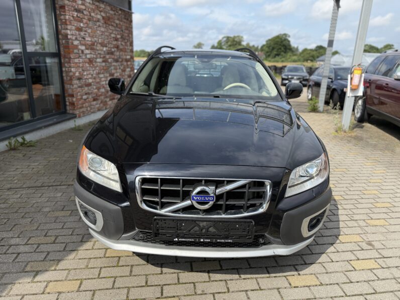 
								VOLVO XC70 pilns									