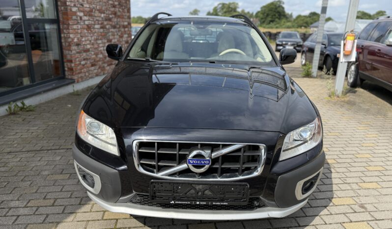 
								VOLVO XC70 pilns									
