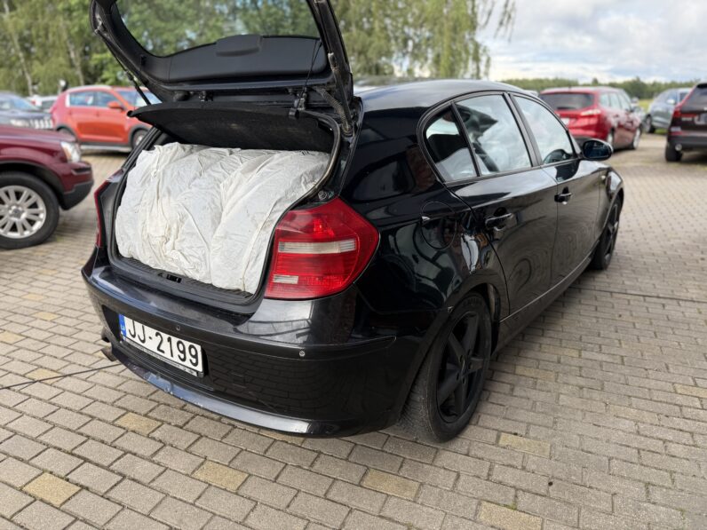 
								BMW 118 pilns									