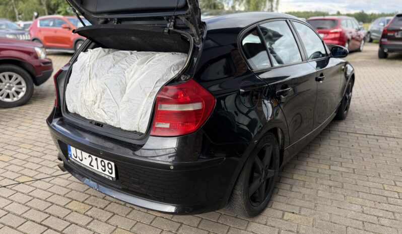 
								BMW 118 pilns									