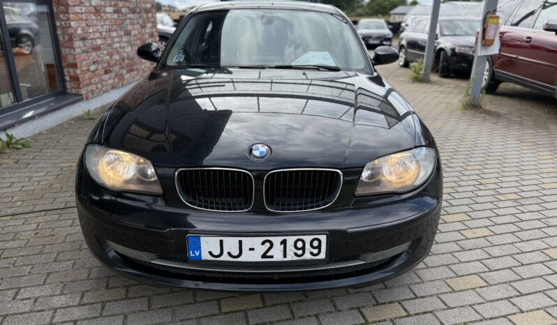 
								BMW 118 pilns									