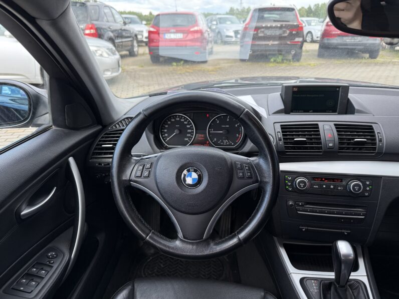 
								BMW 118 pilns									