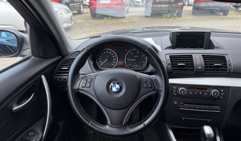 
								BMW 118 pilns									