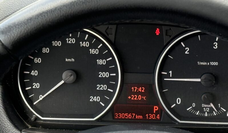 
								BMW 118 pilns									
