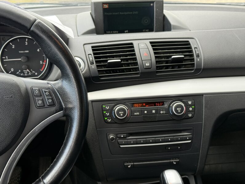
								BMW 118 pilns									
