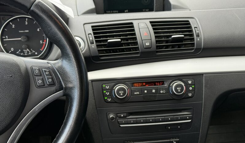 
								BMW 118 pilns									