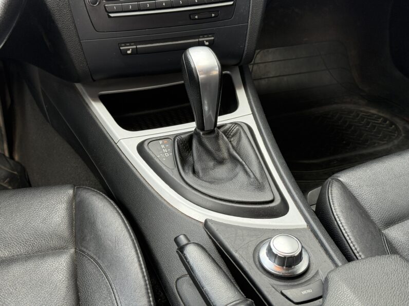
								BMW 118 pilns									