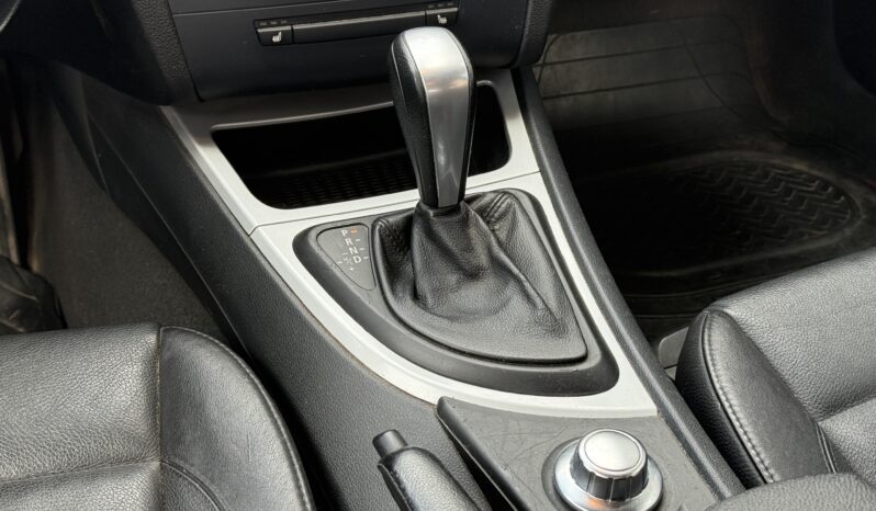 
								BMW 118 pilns									