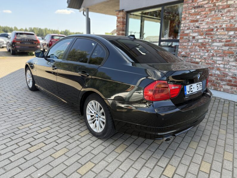 
								BMW 320 pilns									