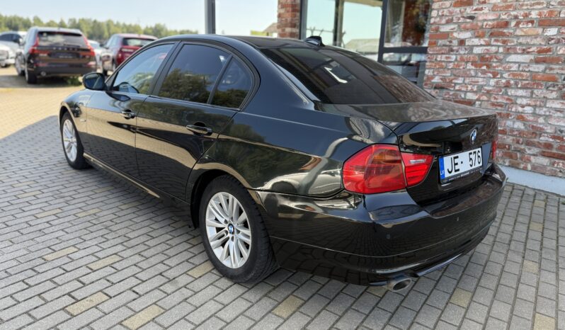 
								BMW 320 pilns									