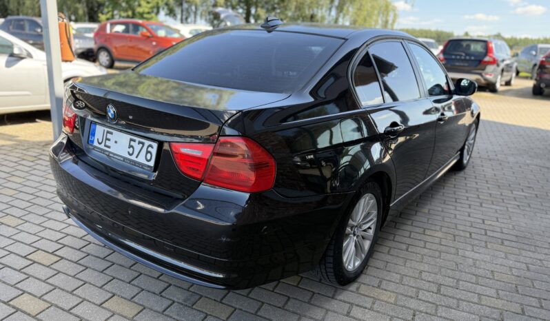 
								BMW 320 pilns									