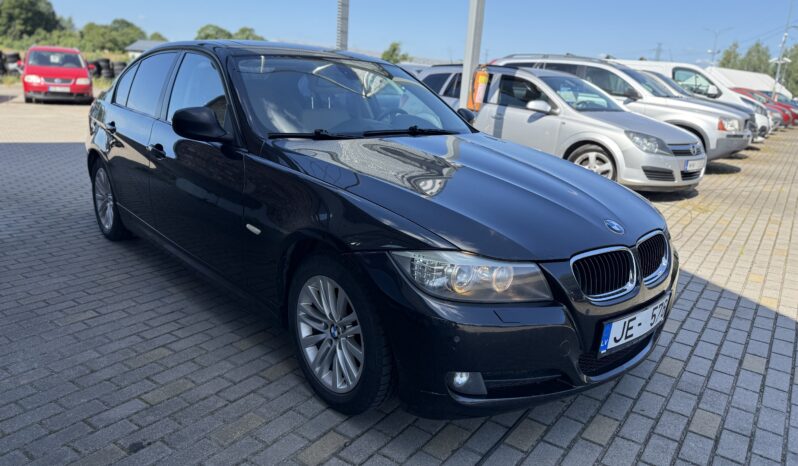 
								BMW 320 pilns									