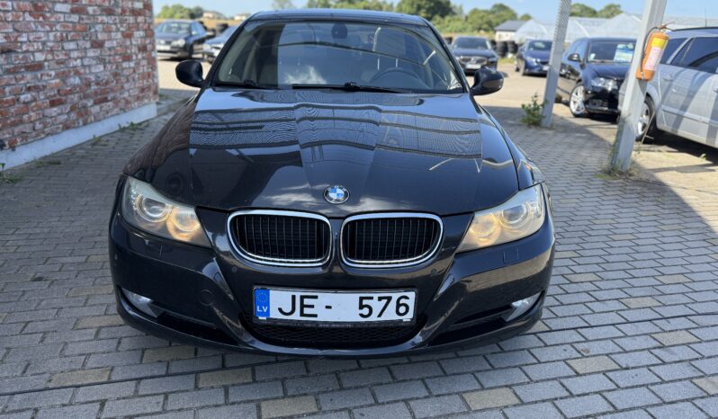 
								BMW 320 pilns									