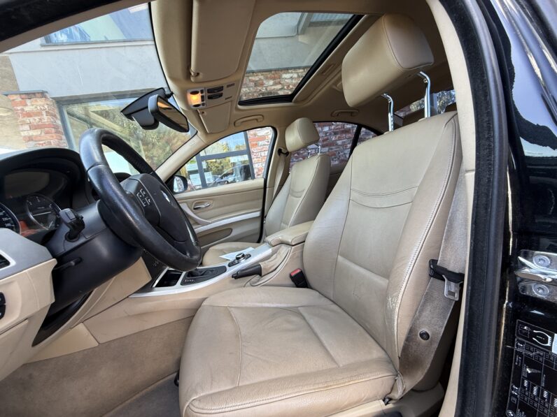 
								BMW 320 pilns									