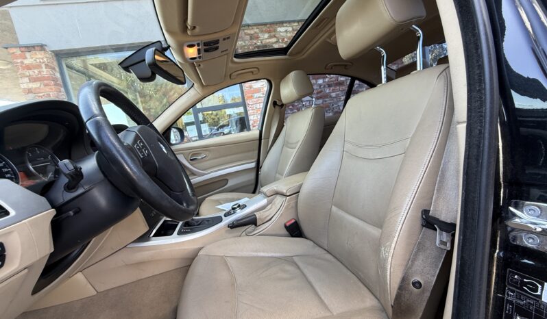 
								BMW 320 pilns									