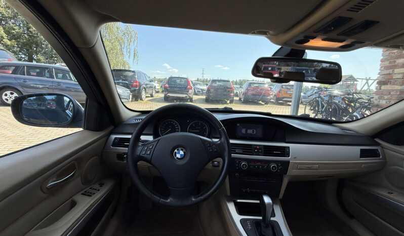 
								BMW 320 pilns									