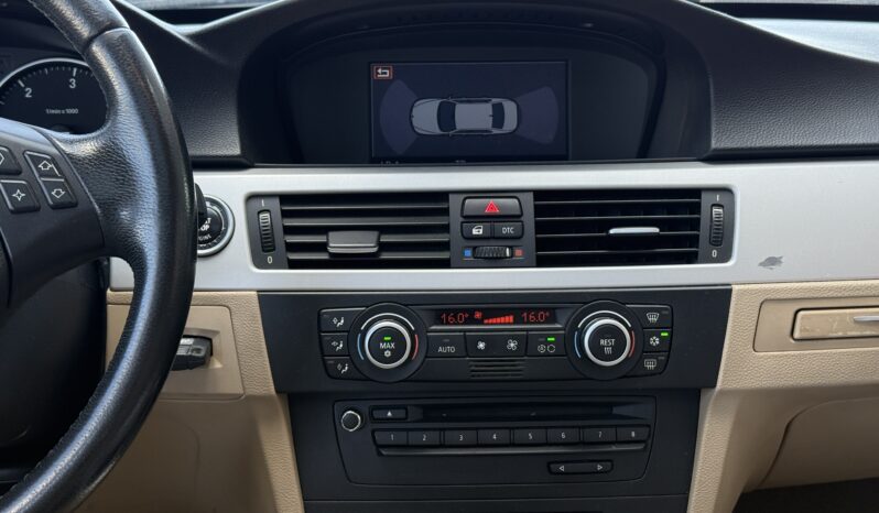 
								BMW 320 pilns									