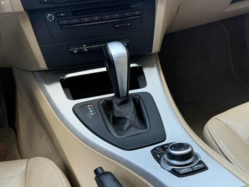 
								BMW 320 pilns									