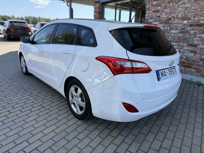 
								HYUNDAI I30 pilns									