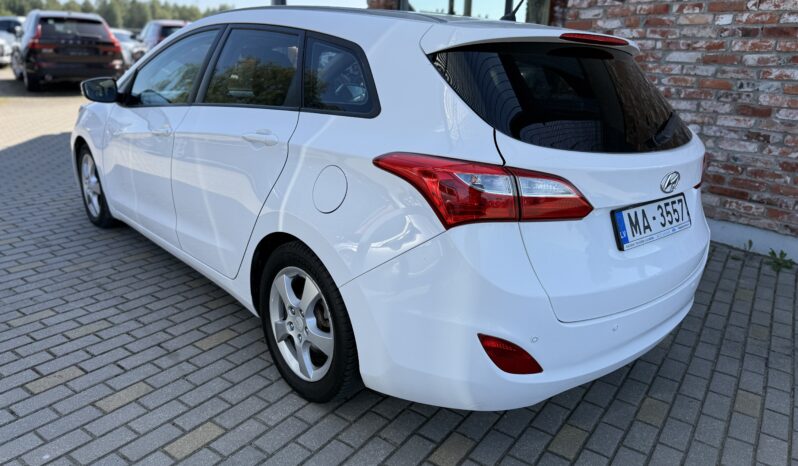 
								HYUNDAI I30 pilns									