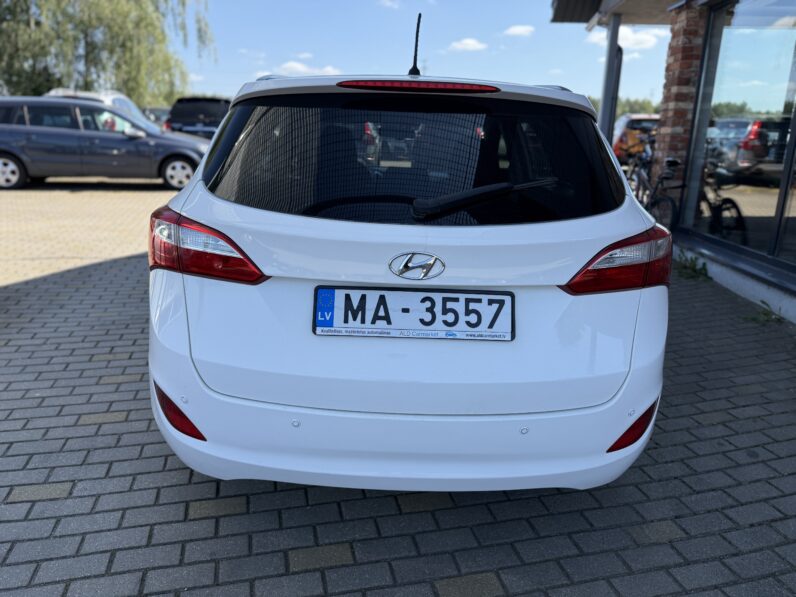 
								HYUNDAI I30 pilns									