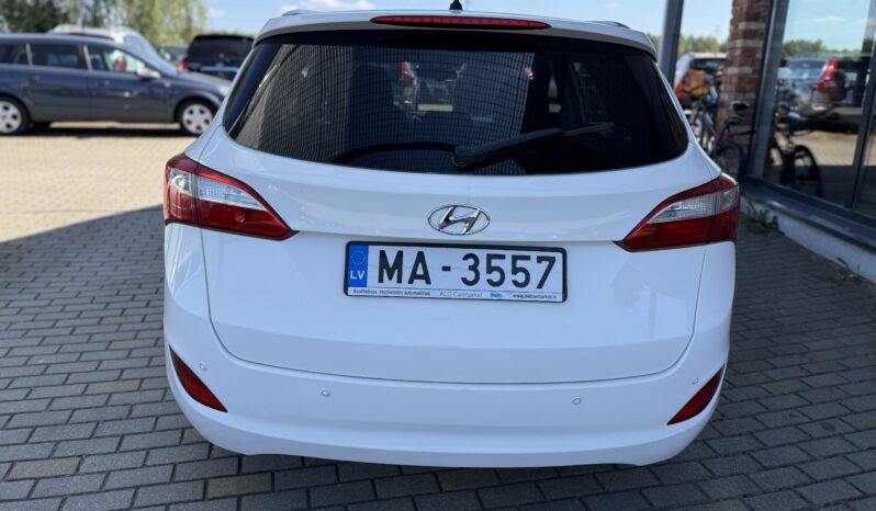
								HYUNDAI I30 pilns									