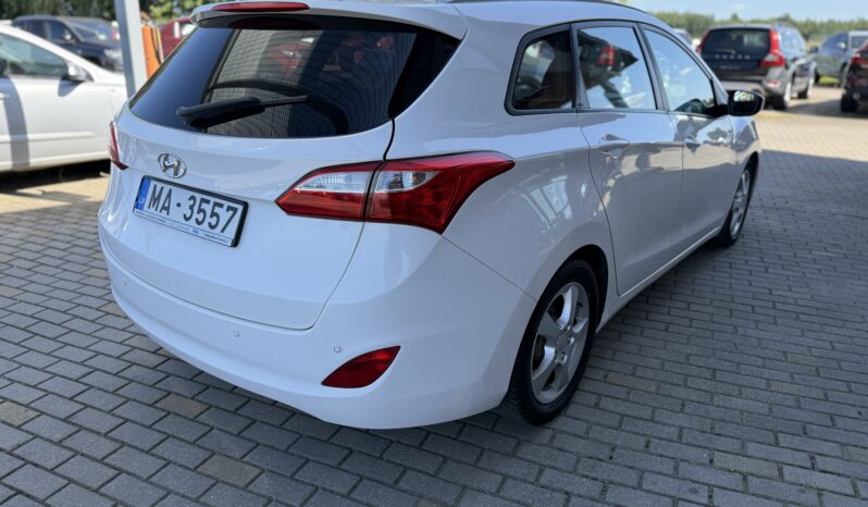 
								HYUNDAI I30 pilns									